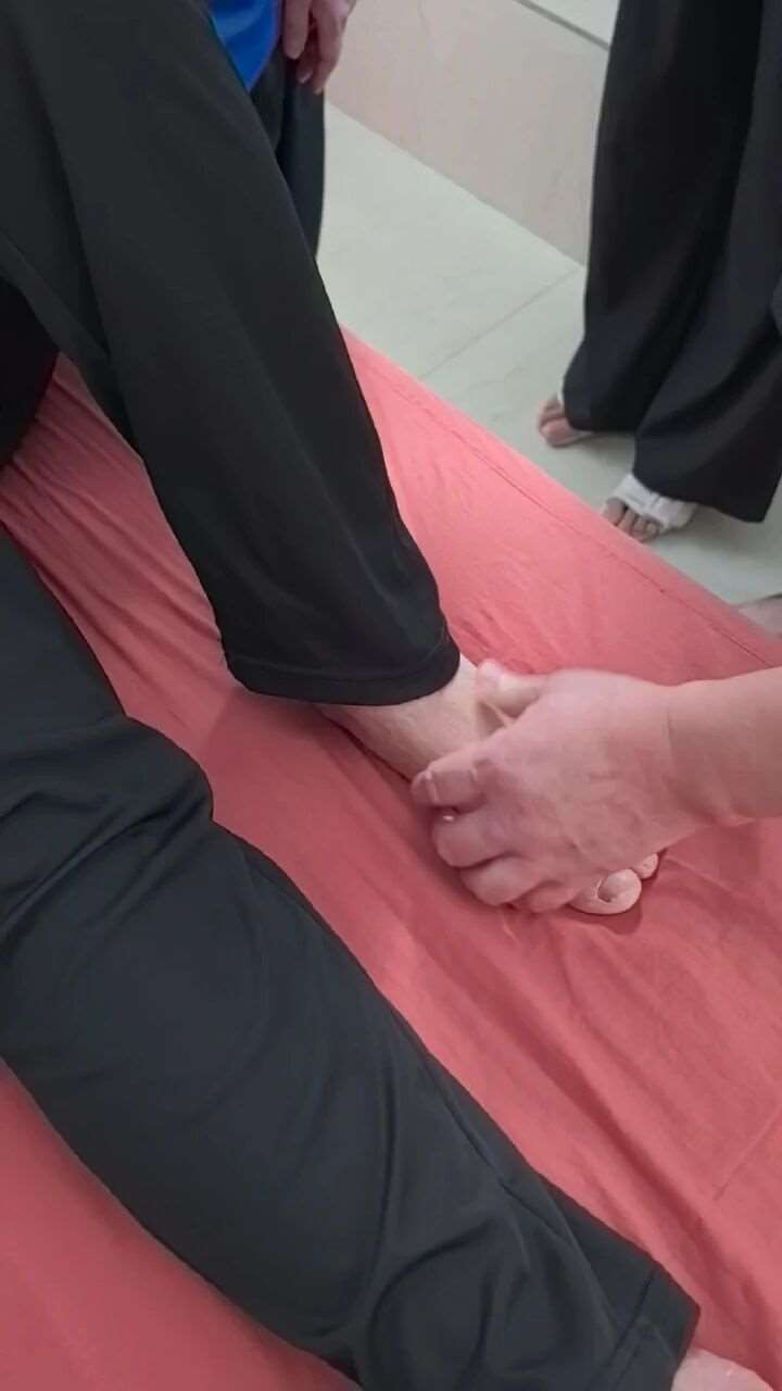 想学足部穴位按摩怕没基础？这所学校手把手教你